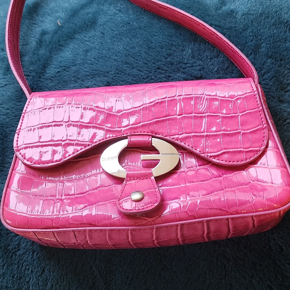 Fuchsia Guess small shoulder purse